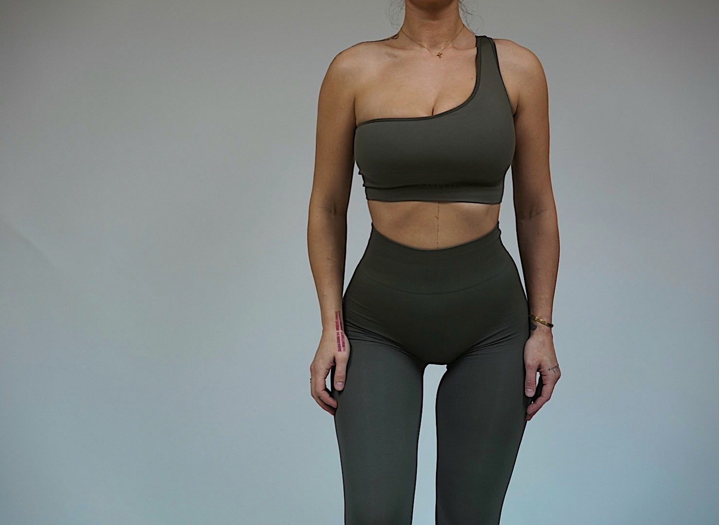 THE ESSENTIAL RIBBED SET