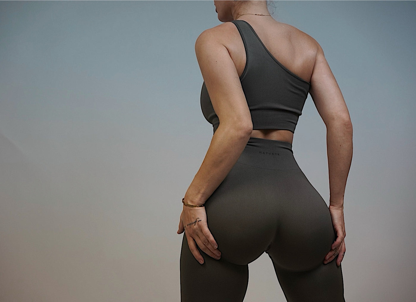 THE ESSENTIAL RIBBED SET