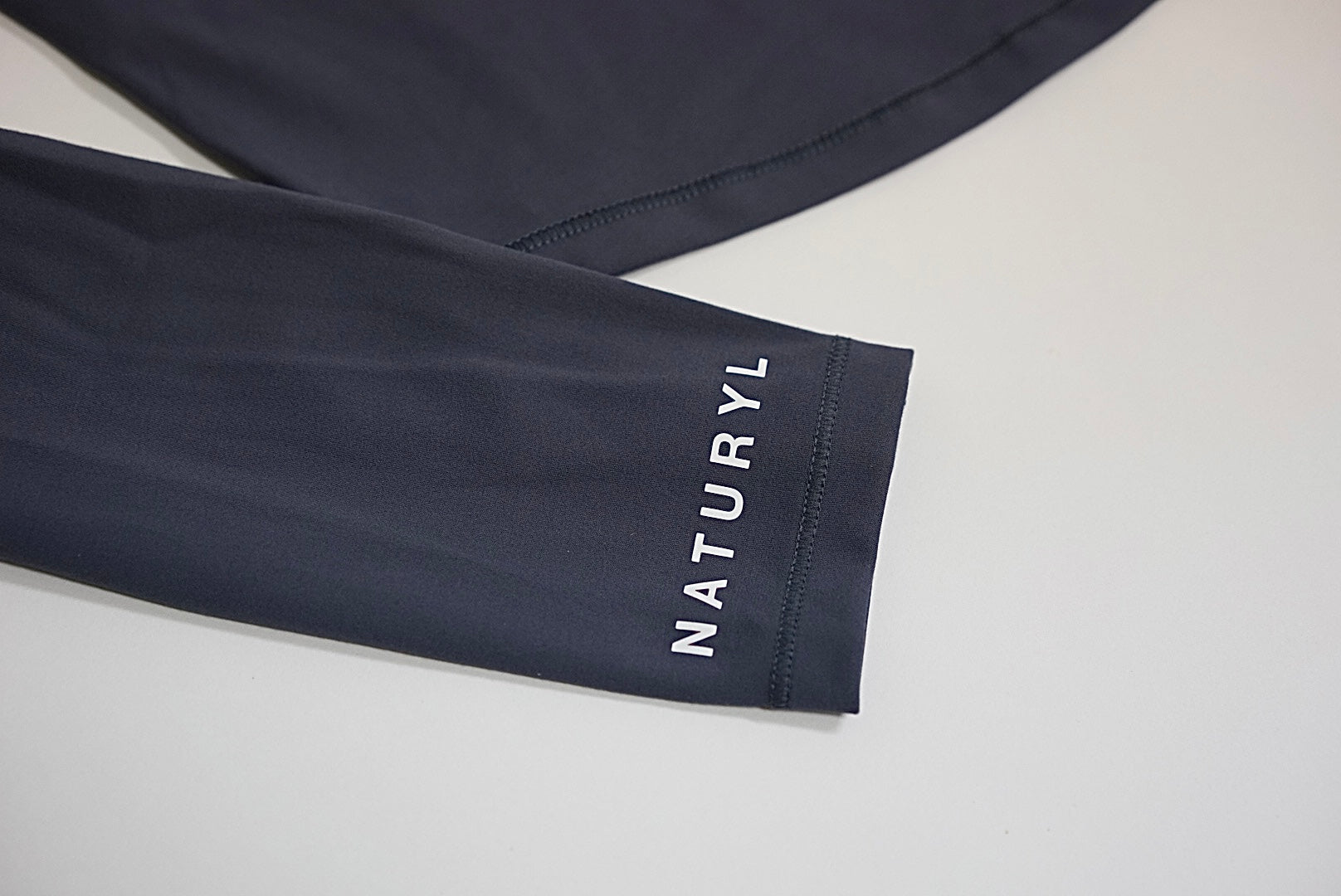 THE CROPPED LONG SLEEVE
