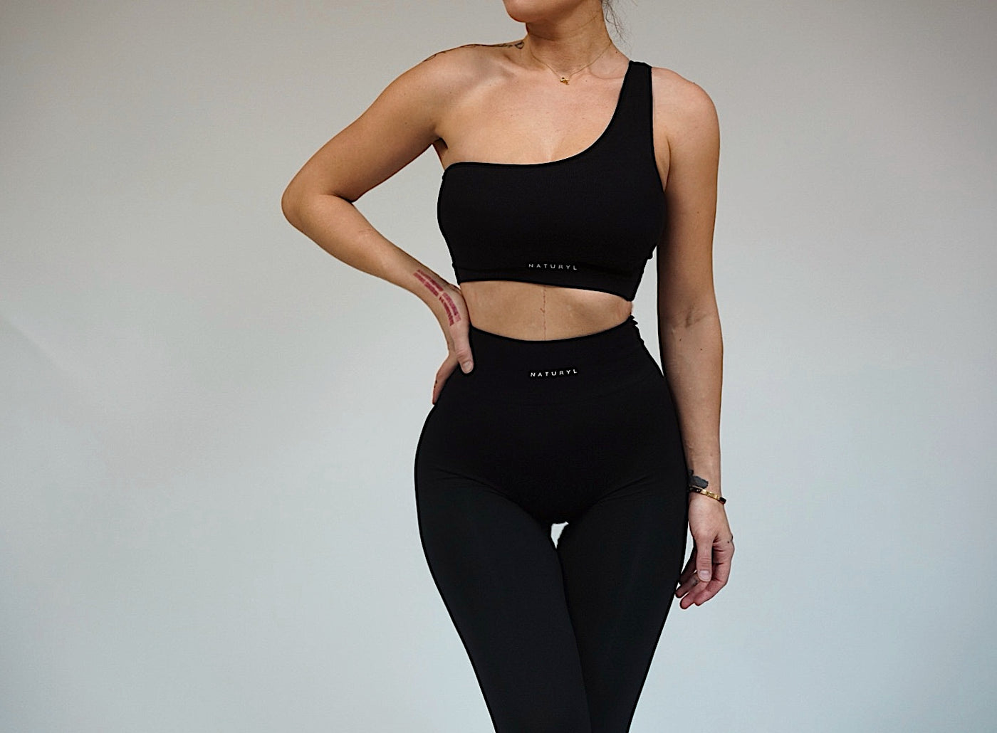 THE ESSENTIAL RIBBED SET