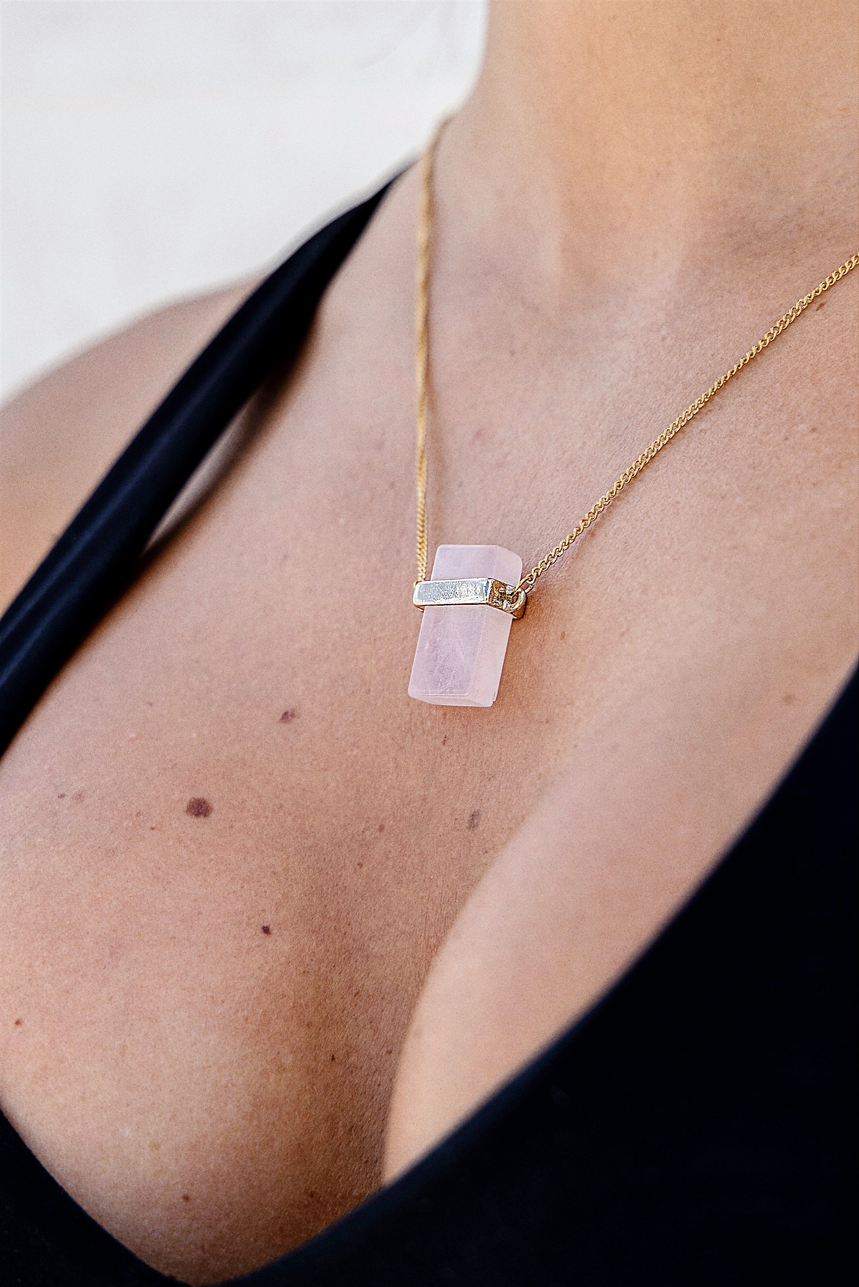 THE ROSE QUARTZ PENDANT