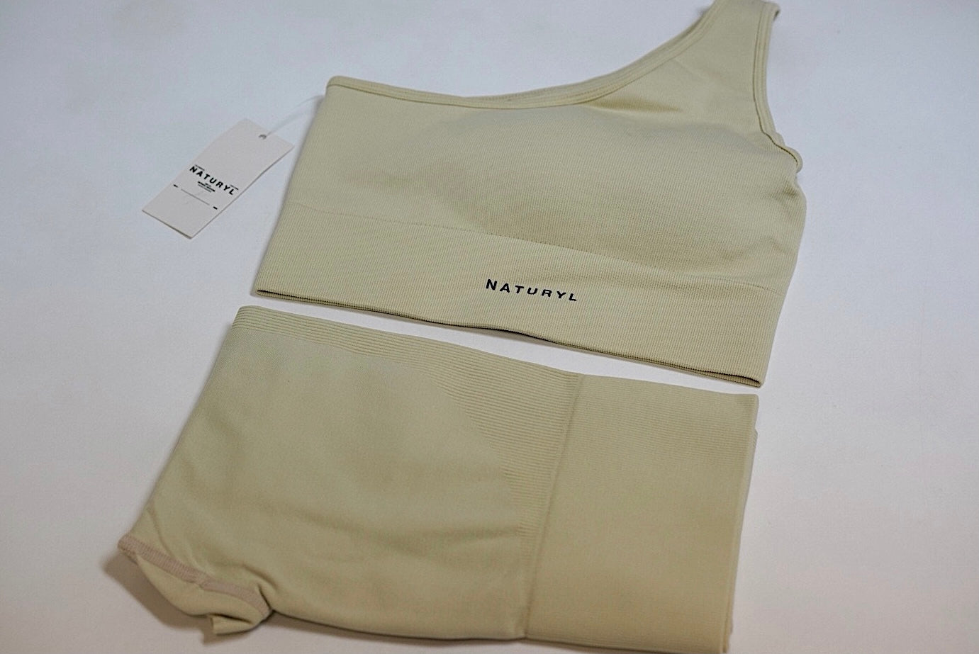 THE ESSENTIAL RIBBED SET