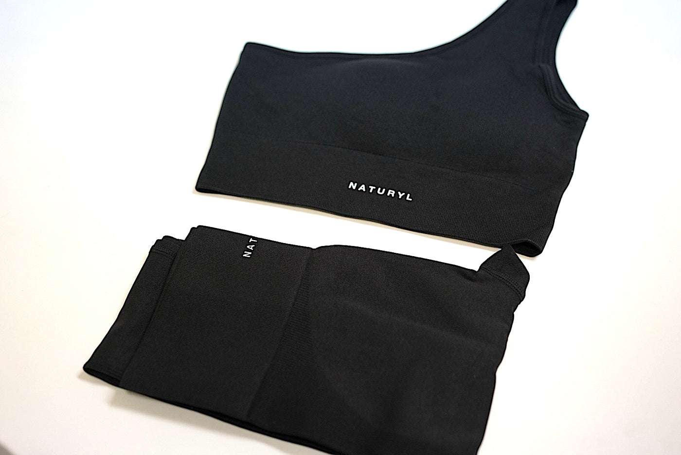 THE ESSENTIAL RIBBED SET